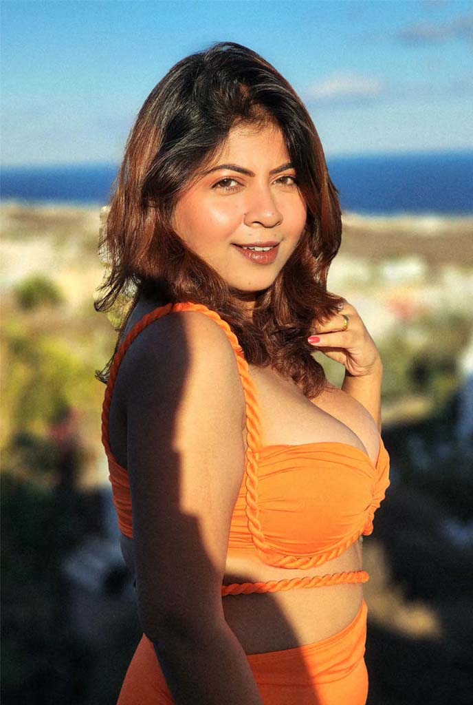 Busty Escort Maya