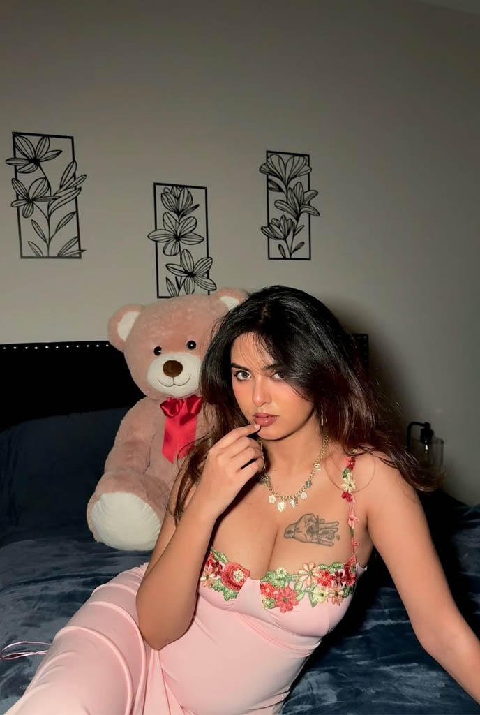 Noor Hot Escorts posing in elegant pink floral outfit with soft glam look
