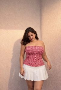 Rishika Model Escort elegant fashion pose with soft glam makeup in Siliguri