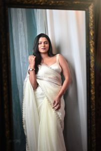 Ishani Model Escorts in premium saree outfit offering high-profile escort service